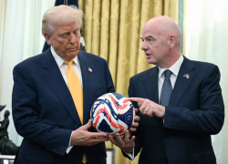 Donald Trump junto a Gianni Infantino